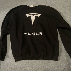 Tesla crew neck very comfortable, size extra large in black and white